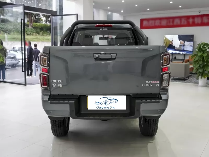 Isuzu Lingtuo Cross-Country 2.5T 4X4 Diesel Pickup - Brand New from China