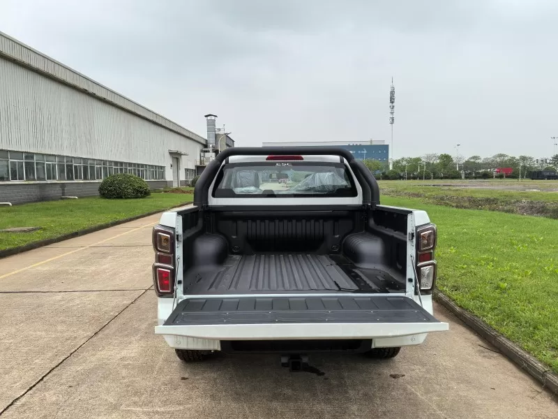 Isuzu RE-MAX Diesel Pickup | Manual Transmission for Global Dealers