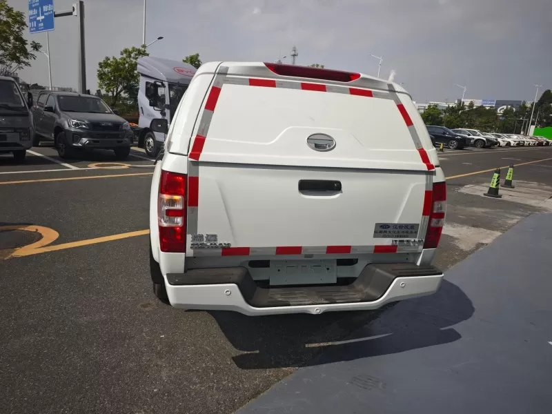 Isuzu RE-MAX Manual Diesel Pickup with Removable Cargo Cover