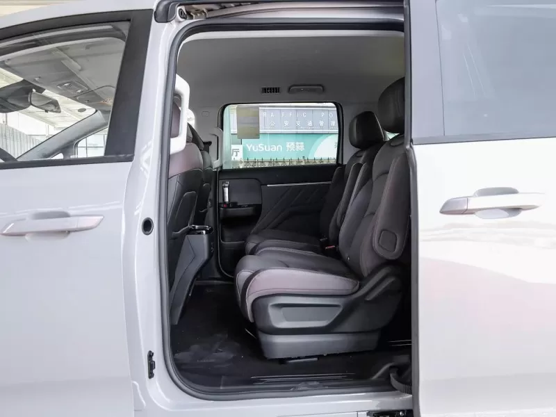 Wuling Starlight 730 2026 1.5T CVT Premium 7-Seat MPV for Family and Passenger Transport