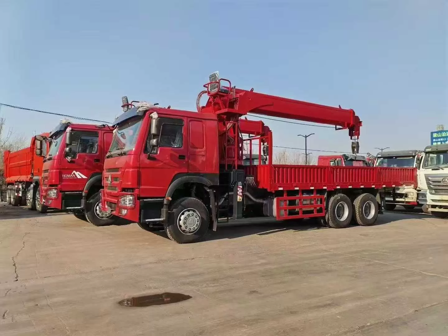 Used HOWO-KZ 8&times;4 dump truck suitable for transporting construction waste