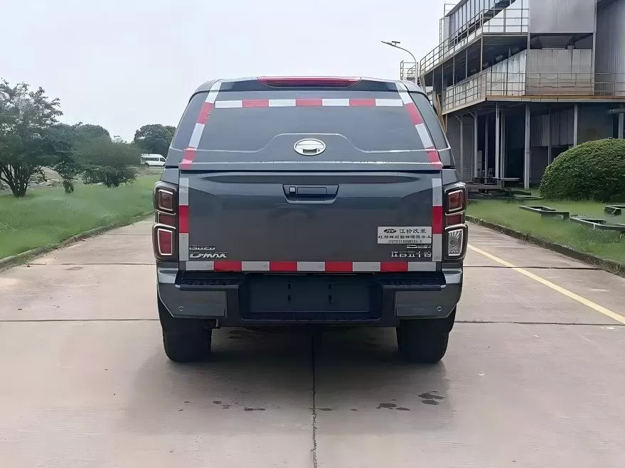 Modified Isuzu D-MAX Pickup with Detachable Waterproof Canopy for Secure Cargo Storage