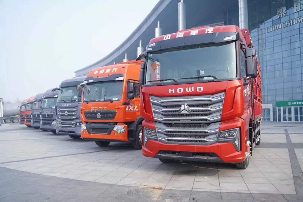 Sinotruk Howo TX7 Pro 4&times;2 Cargo Truck with Slab Structure 250 Horsepower