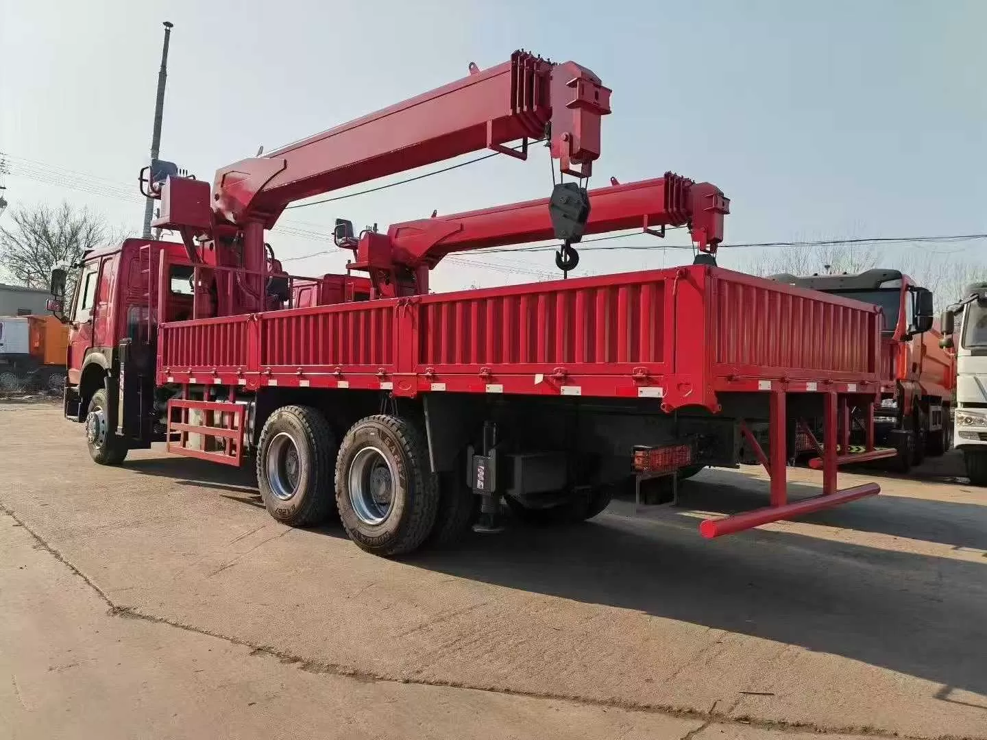 Used HOWO-KZ 8&times;4 dump truck suitable for transporting construction waste