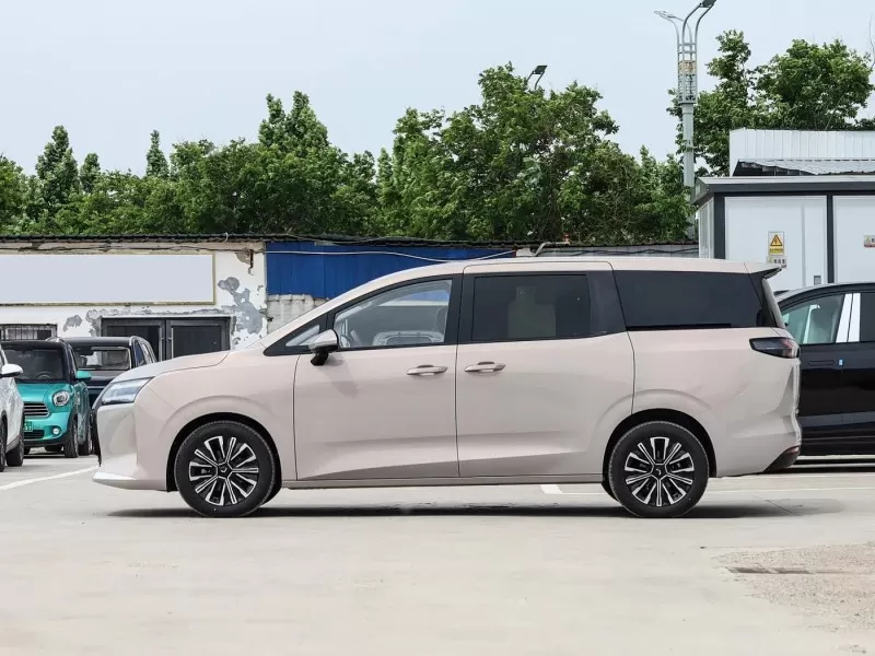Wuling Starlight 730 2026 1.5T CVT Premium 7-Seat MPV for Family and Passenger Transport