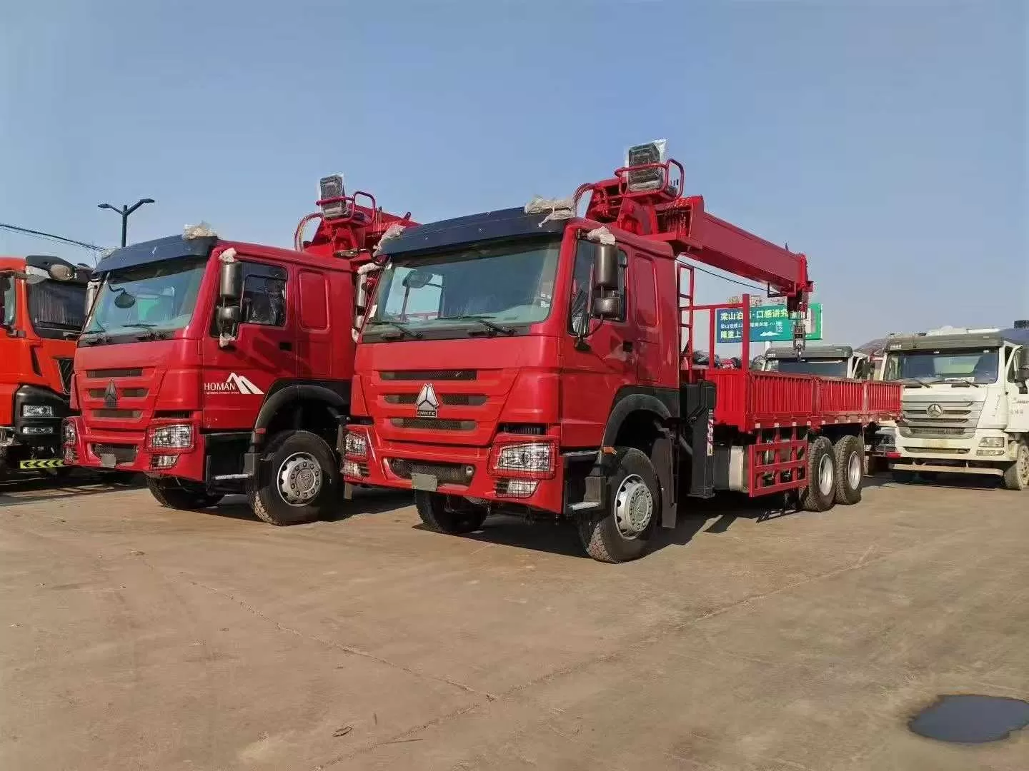 Used HOWO-KZ 8&times;4 dump truck suitable for transporting construction waste