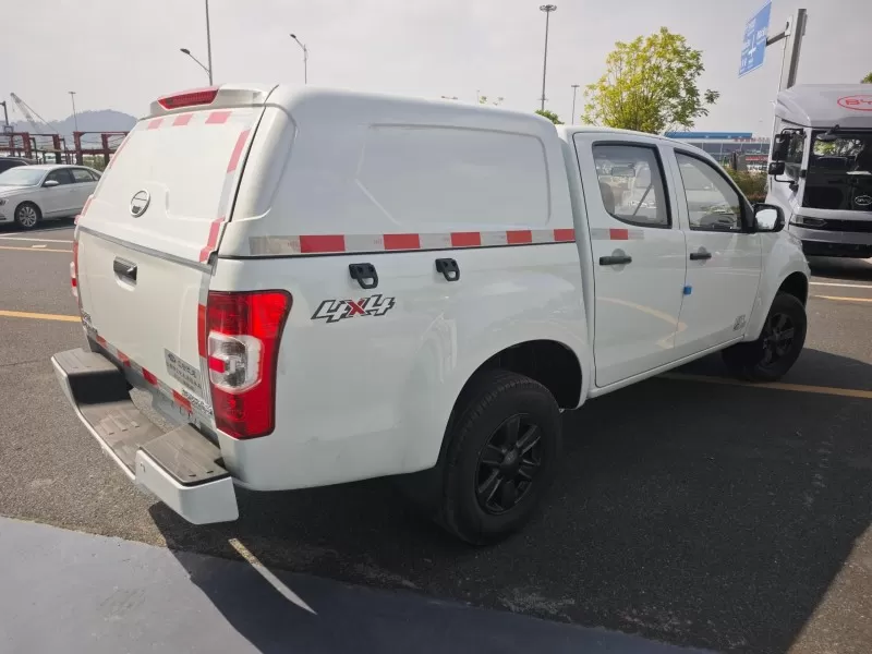 Isuzu RE-MAX Manual Diesel Pickup with Removable Cargo Cover