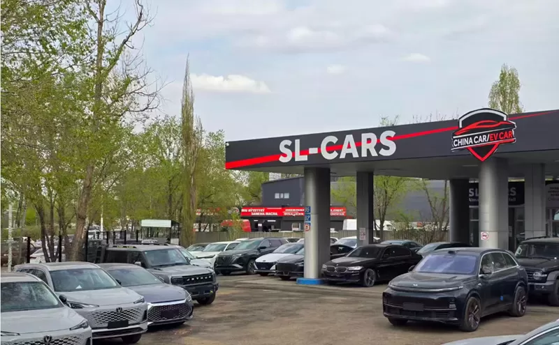 Vietnamese Customers Sign 300-Car Order on the Spot!