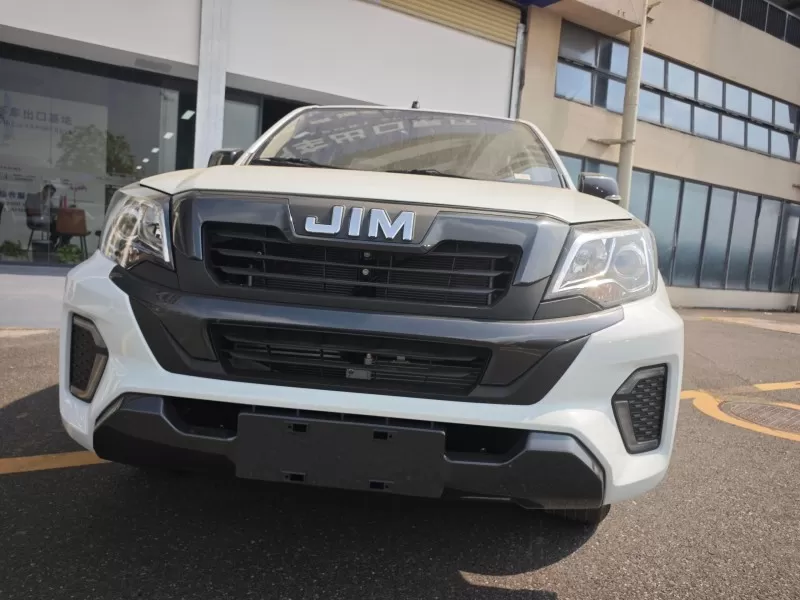 Isuzu RE-MAX Manual Diesel Pickup with Removable Cargo Cover