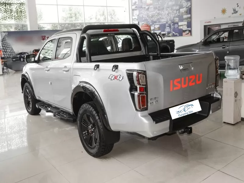 Isuzu Lingtuo Cross-Country 2.5T 4X4 Diesel Pickup - Brand New from China
